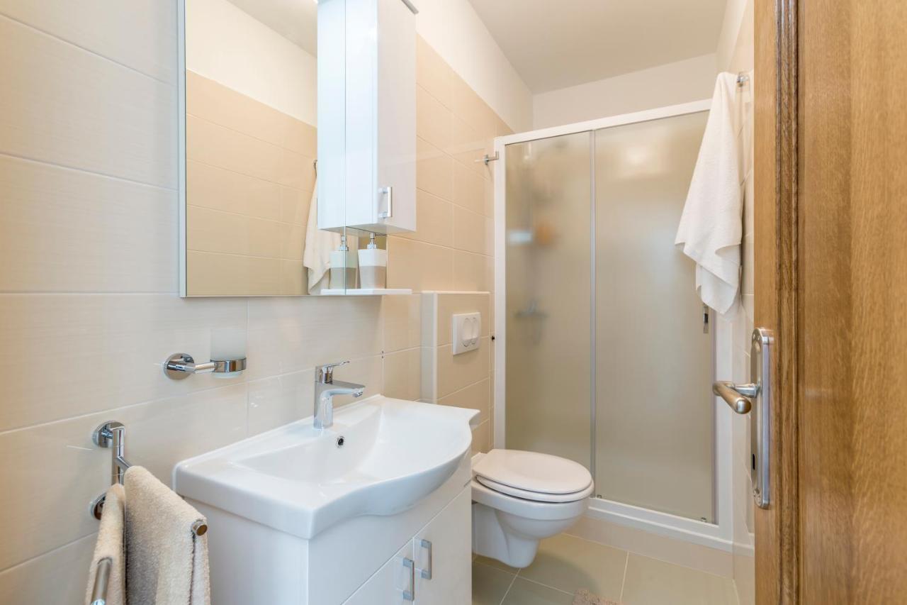 Apartmani Bezmalinovic Bol Ngoại thất bức ảnh