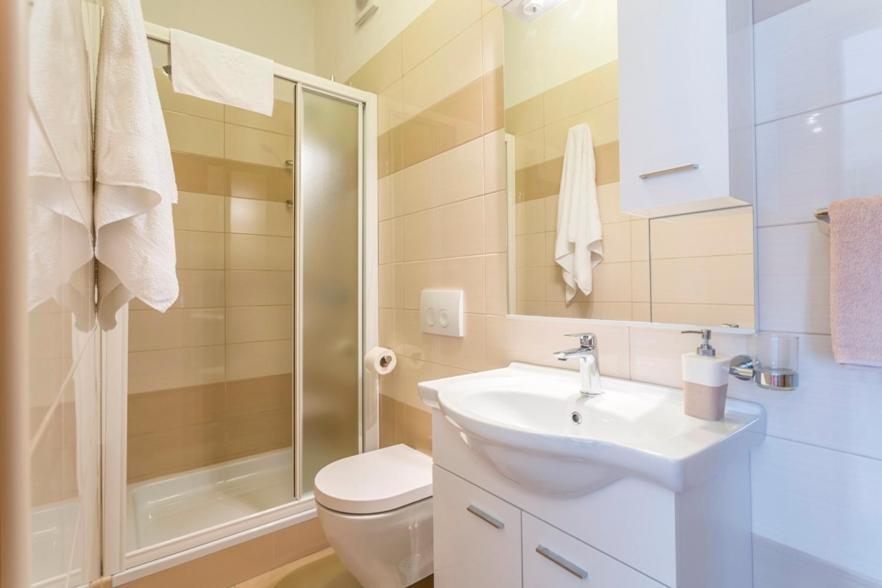 Apartmani Bezmalinovic Bol Ngoại thất bức ảnh