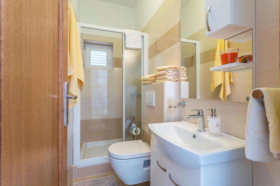 Apartmani Bezmalinovic Bol Ngoại thất bức ảnh
